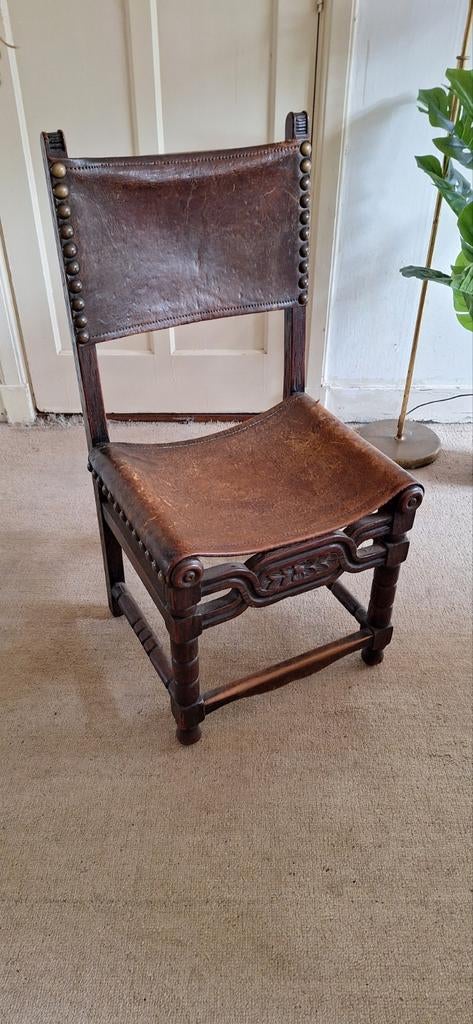 6 Antieke Spaanse stoelen met leer en houtsnijwerk, Antiek en Kunst, Antiek | Meubels | Stoelen en Banken, Ophalen