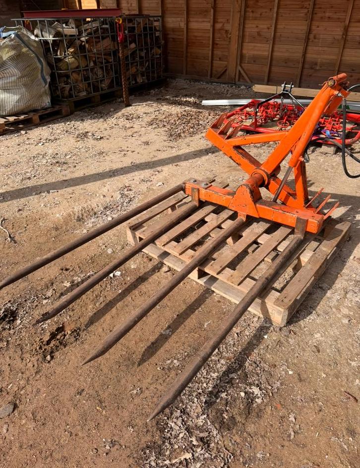 Balenprikker balendrager kistenkantelaar, Dieren en Toebehoren, Stalling en Weidegang
