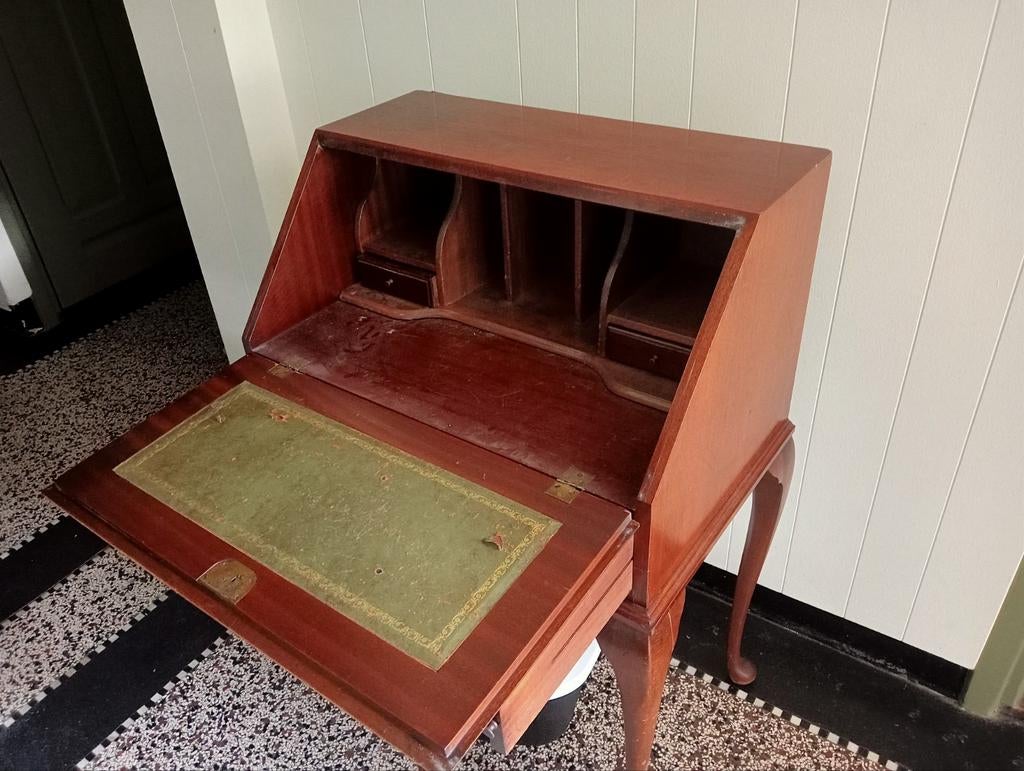 Antieke secretaire met leren inleg en sierlijke poten, Ophalen, Gebruikt, Klassiek, Antiek