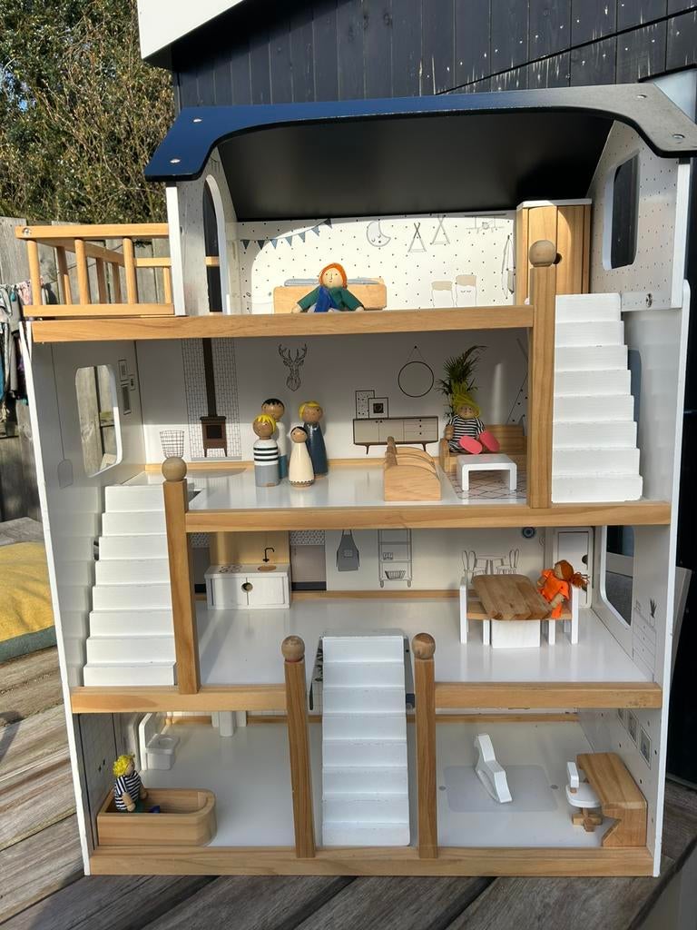 Petit Amelie poppenhuis, Ophalen, Gebruikt, Ontdekken