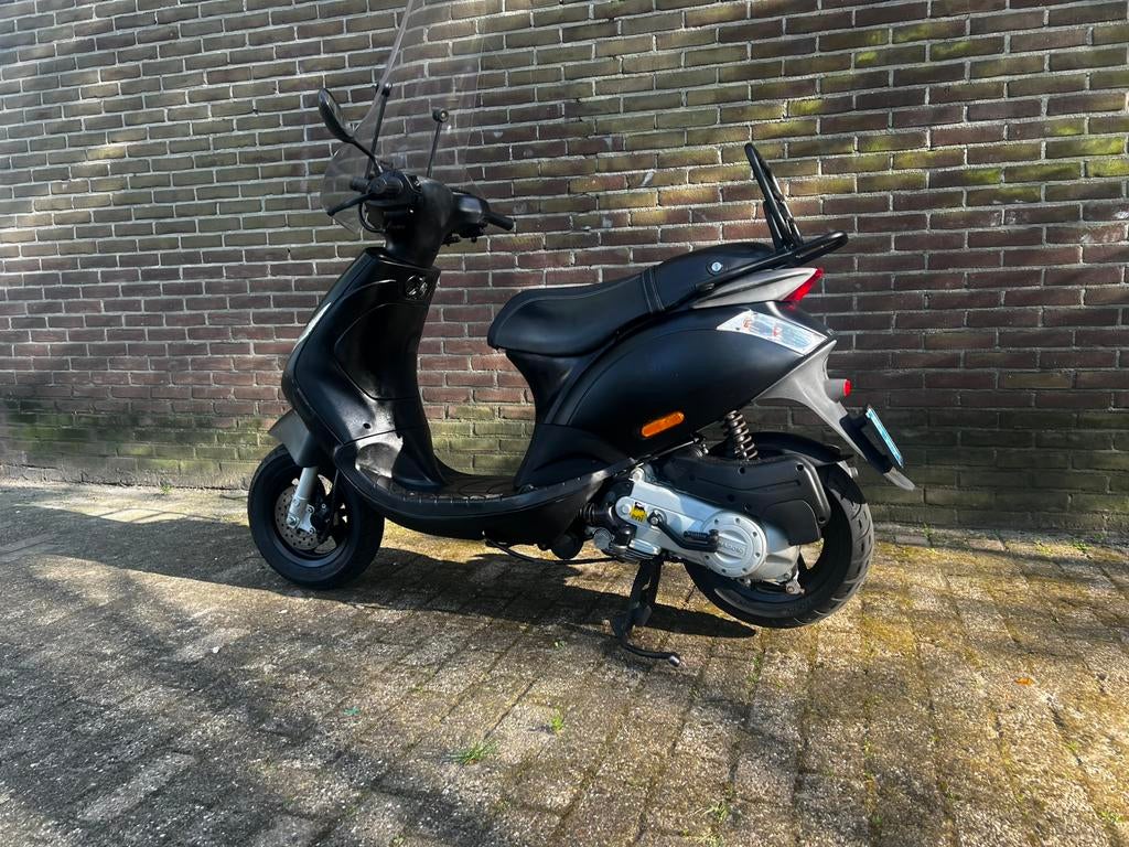 Piaggio Zip Snor, Fietsen en Brommers, Scooters | Piaggio, Zip, Ophalen of Verzenden, Zo goed als nieuw, Benzine