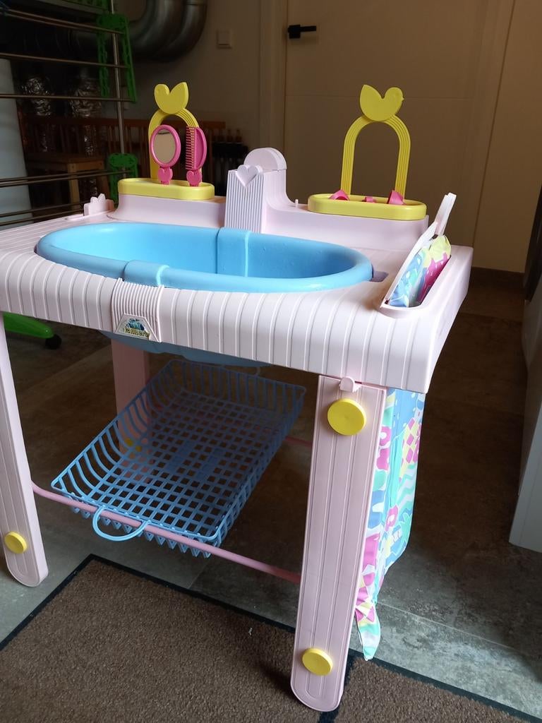 Poppen Badje met Commode en Accessoires €3!!!, Ophalen, Gebruikt, Badje, Overige merken
