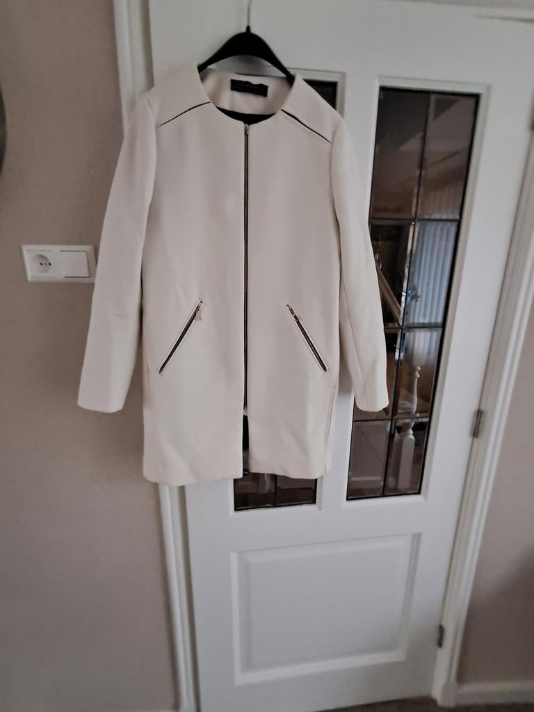 Jas mt M is netjes geen pilling er op kleur crème, Kleding | Dames, Jumpsuits, Ophalen of Verzenden, Zo goed als nieuw, Maat 38/40 (M)