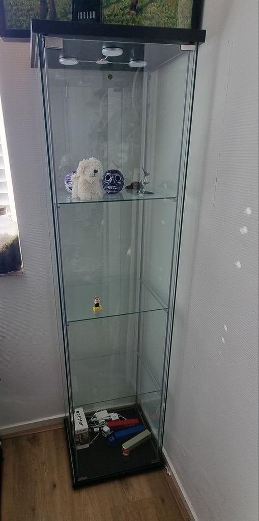 Vitrine kast Detolf met verlichting, Huis en Inrichting, Kasten | Vitrinekasten, Ophalen, Gebruikt, 50 tot 100 cm, 150 tot 200 cm