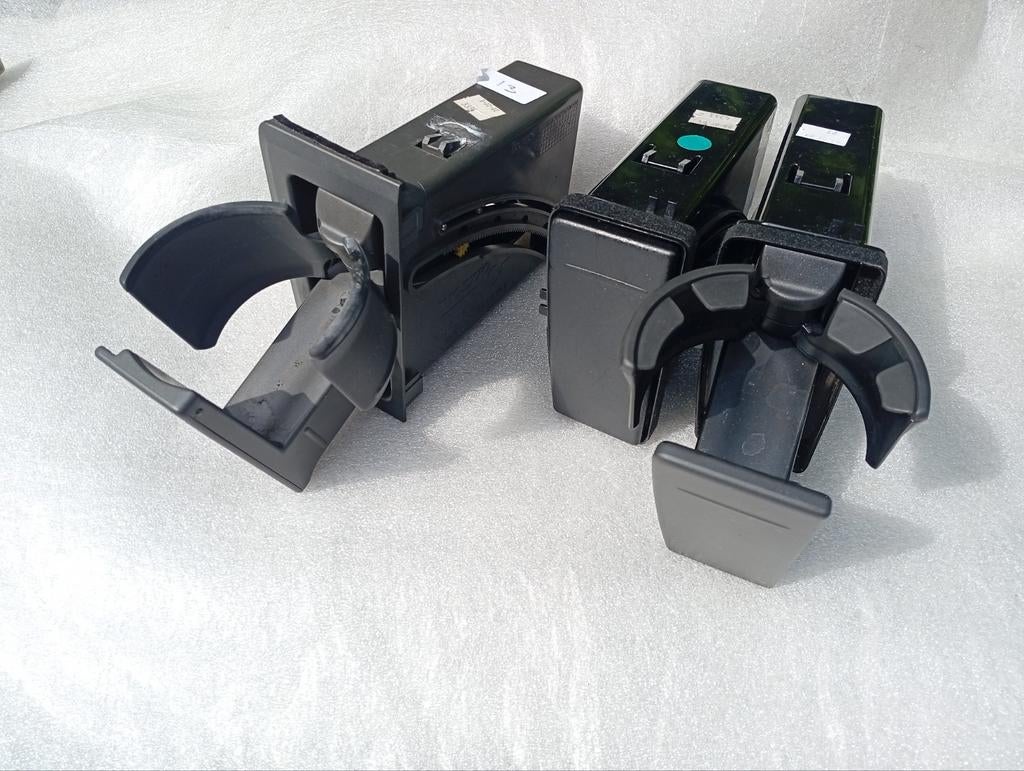 Cupholder Volvo V70/XC70/S60 pre facelift /facelift 00-07, Ophalen, Gebruikt, Volvo