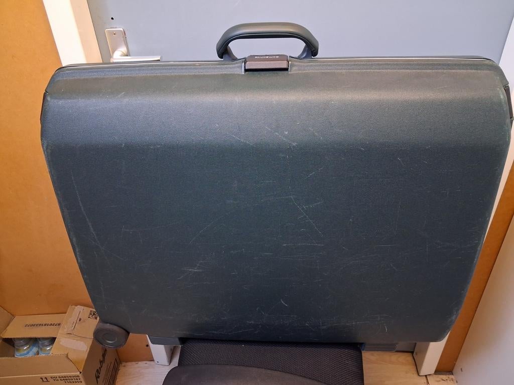 Samsonite Koffer - Donkergroen met cijferslot en wieltjes, Gebruikt, Hard kunststof, 45 tot 55 cm, Ophalen
