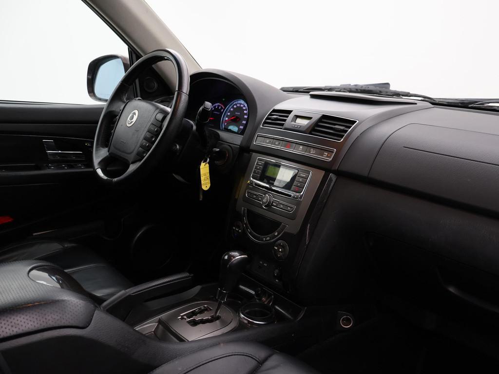 SsangYong Rexton RX 200 e-XDI 155 PK 4WD AUT. + TREKHAAK | L, Auto's, SsangYong, Gebruikt, 4 cilinders, Bruin, Leder