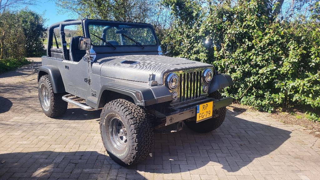 Jeep Wrangler YJ 1987 4.2l V6 bijna belastingvrij oldtimer, Auto's, Zwart, 4200 cc, Leder en Stof, Handgeschakeld