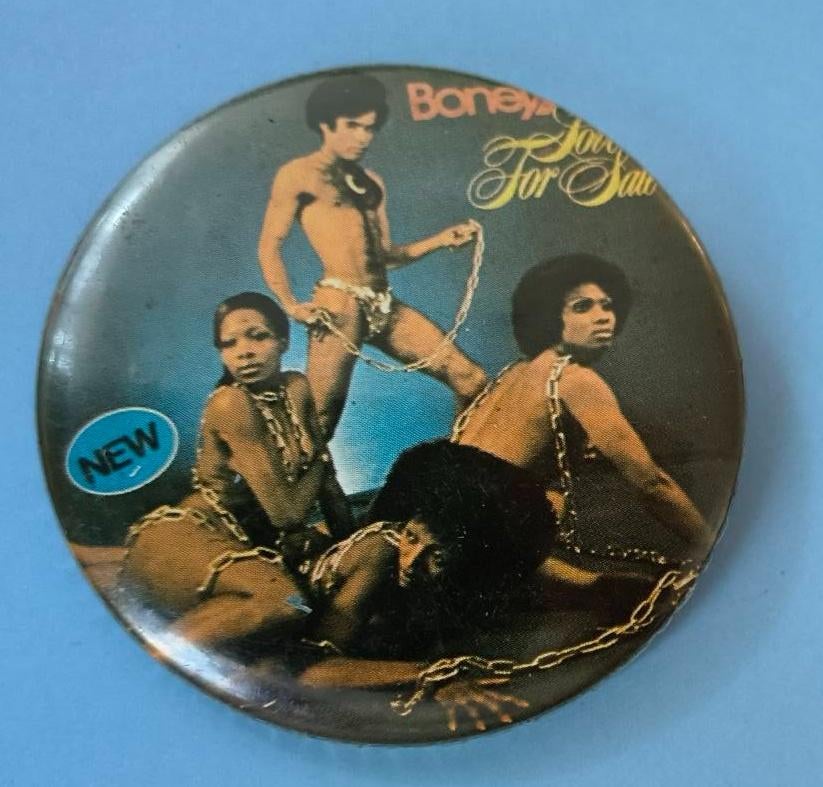 Button Boney M(nr.2), Ophalen of Verzenden, Zo goed als nieuw, Overige onderwerpen, Button