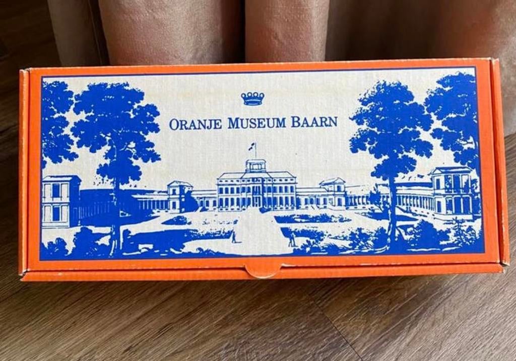 1987 Speciaal gegraveerd Oranje glas opening oranje museum, Verzamelen, Koninklijk Huis en Royalty, Ophalen of Verzenden, Zo goed als nieuw