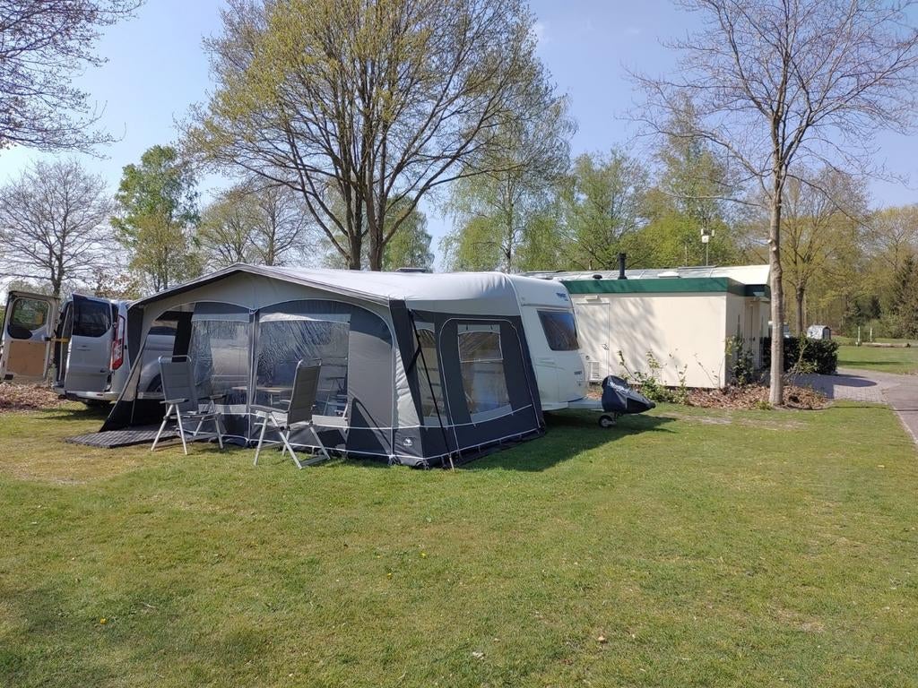 Fendt Saphir 470 Caravan met voortent, Caravans en Kamperen, Rondzit, Frans bed, Particulier, Luifel
