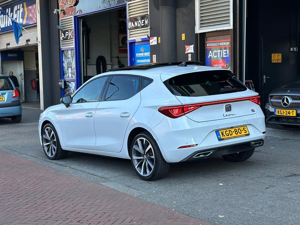 Seat LEON 1.4 TSI eHybrid PHEV FR Virtual Pano Sfeerverlicht, Auto's, Seat, Stof, Gebruikt, Euro 6, 150 pk