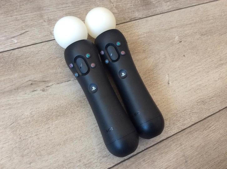 2 x Playstation 4 of 5 Move / Motion Controller Controllers, Spelcomputers en Games, Games | Sony PlayStation 4, Zo goed als nieuw
