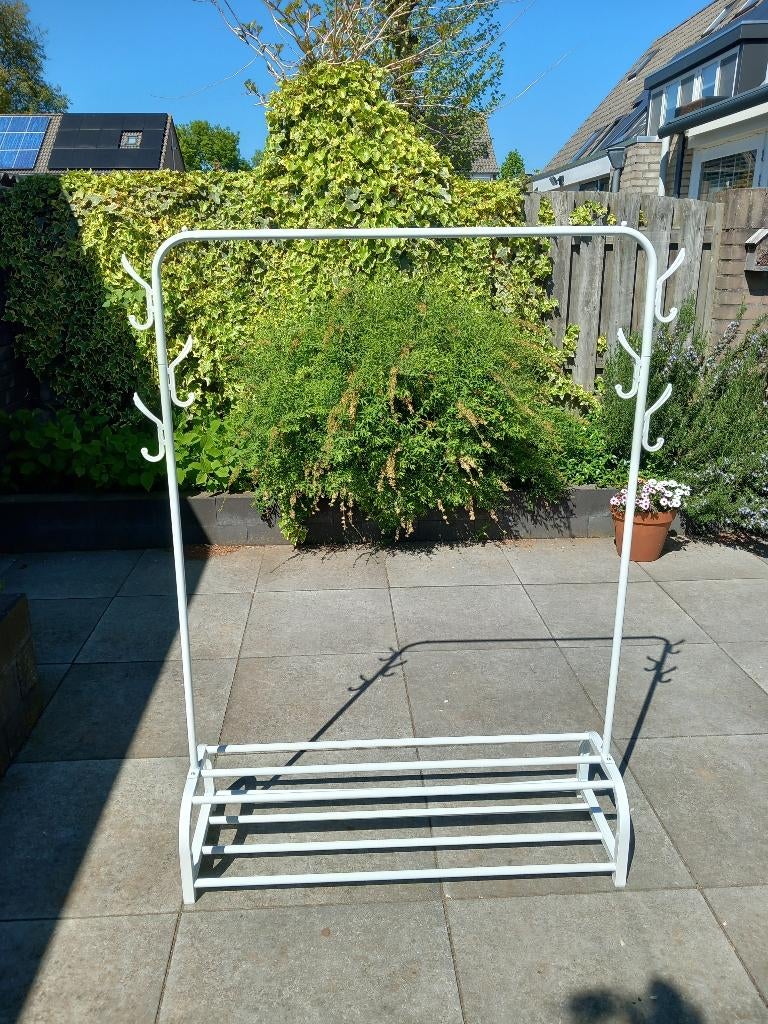 Kledingrek, Ophalen, Nieuw