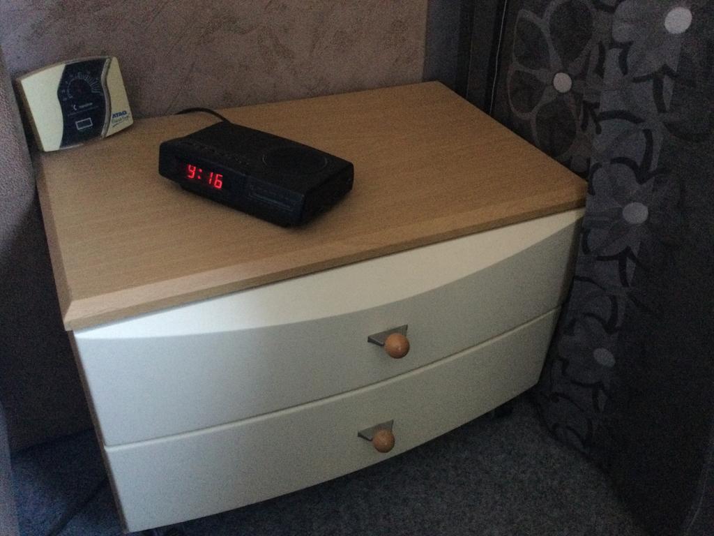 Twee nachtkastjes, Ophalen, Gebruikt, 45 tot 65 cm, Minder dan 55 cm