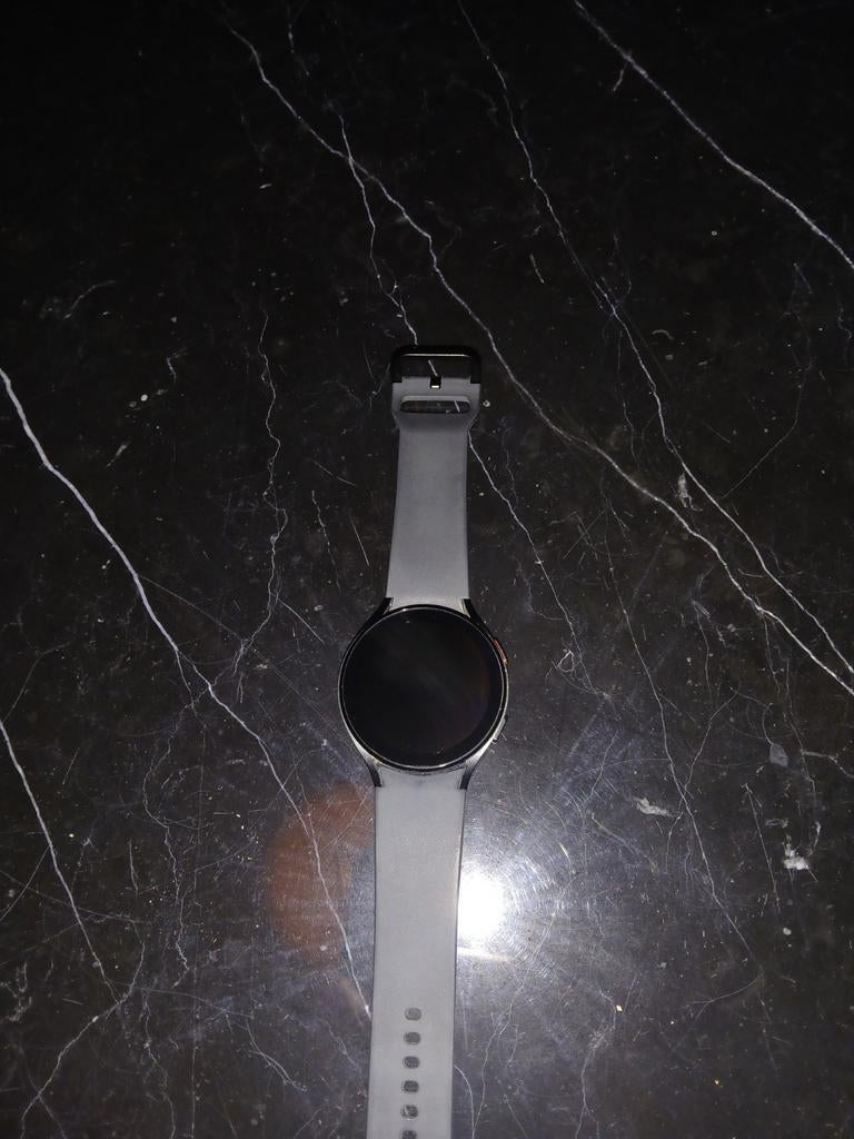 Samsung Watch 4 - Zo goed als nieuw met draadloze oplader, Ophalen, Zo goed als nieuw, Android, Samsung