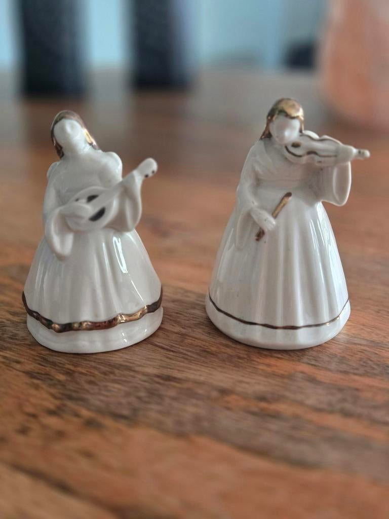 2 Goebel Engeltjes met Muziekinstrumenten, Verzamelen, Ophalen of Verzenden, Zo goed als nieuw, Religie