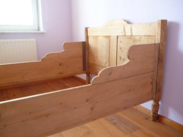 Oud grenen bed, Gebruikt, 90 cm, Bruin, 190 cm of minder