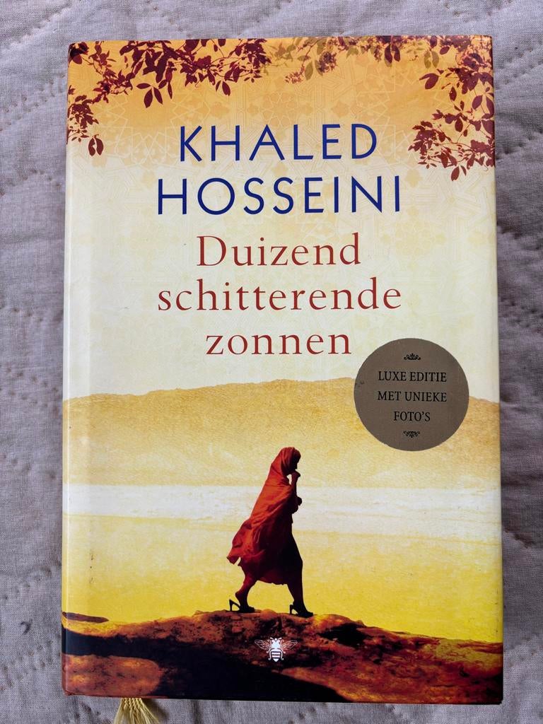 Khaled Hosseini - Duizend schitterende zonnen (Luxe editie), Boeken, Romans, Ophalen of Verzenden, Zo goed als nieuw, Nederland