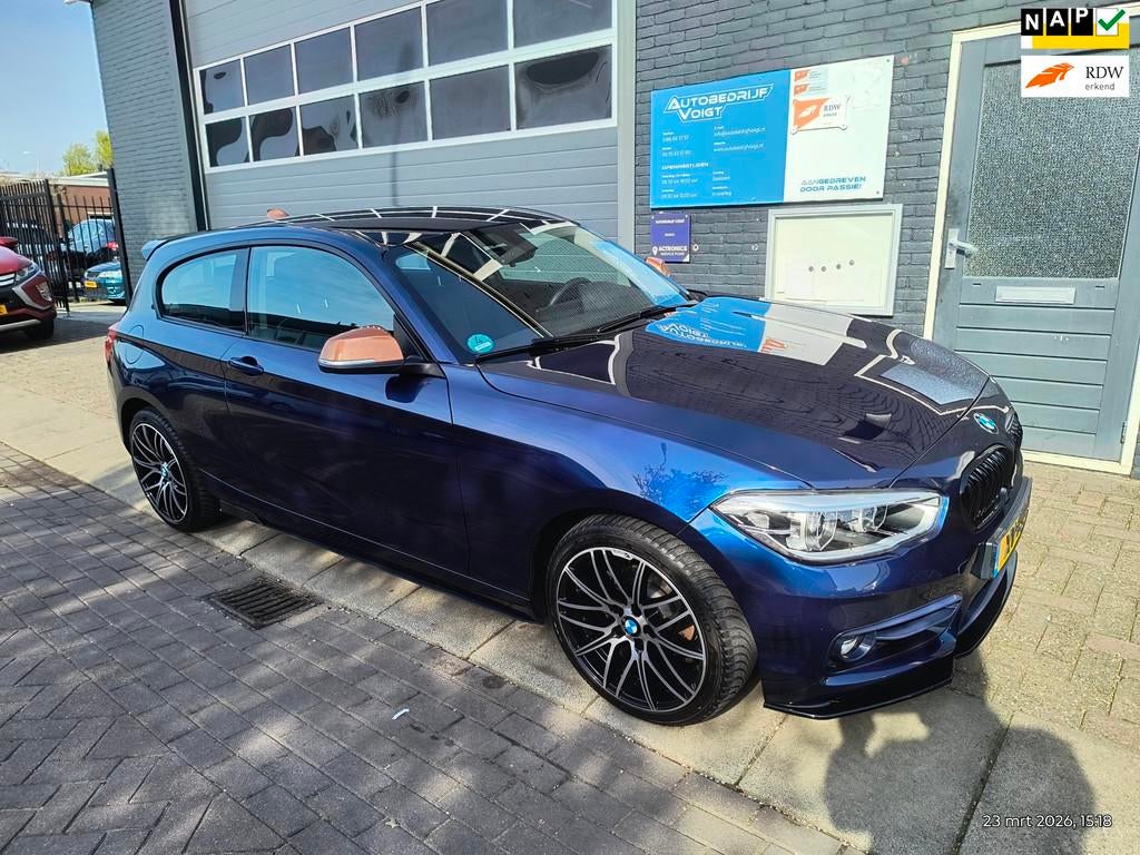 BMW 1-serie 116i Sport Line Edition, grote beurt en jaar APK, Auto's, BMW, 1-Serie, Gebruikt, Lichtsensor, Origineel Nederlands