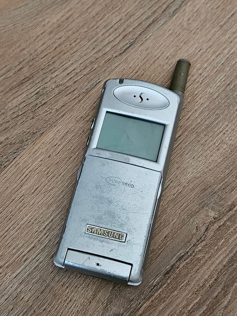 Vintage Samsung Klaptelefoon - Zilverkleurig, Gebruikt, Telecommunicatie, Mobiele telefoons | Samsung, Gebruikt, Overige modellen