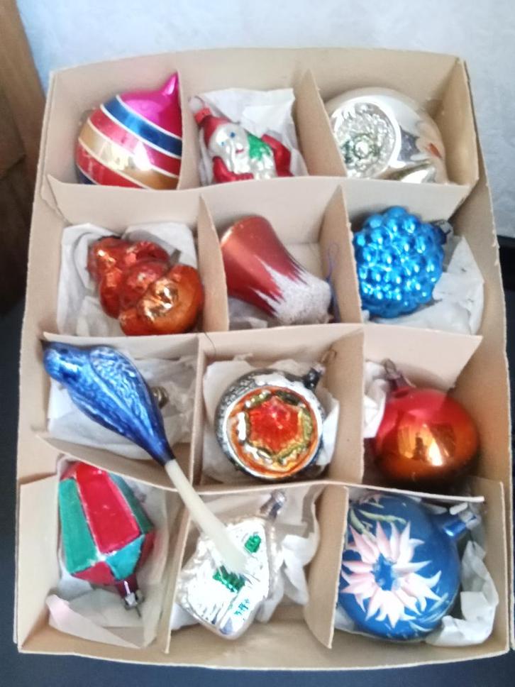 doos GR8 bestaat uit set van 12 oude glazen kerstballen, Diversen, Kerst, Gebruikt, Ophalen of Verzenden
