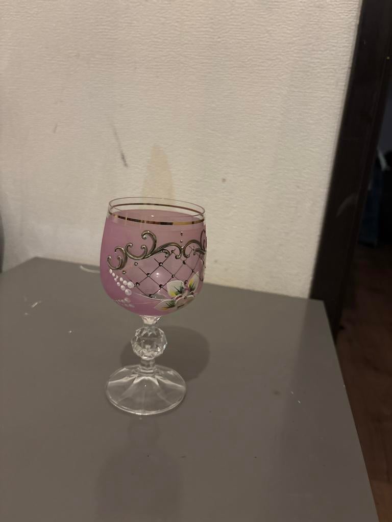 Roze wijnglas met gouden rand, Antiek en Kunst, Ophalen of Verzenden