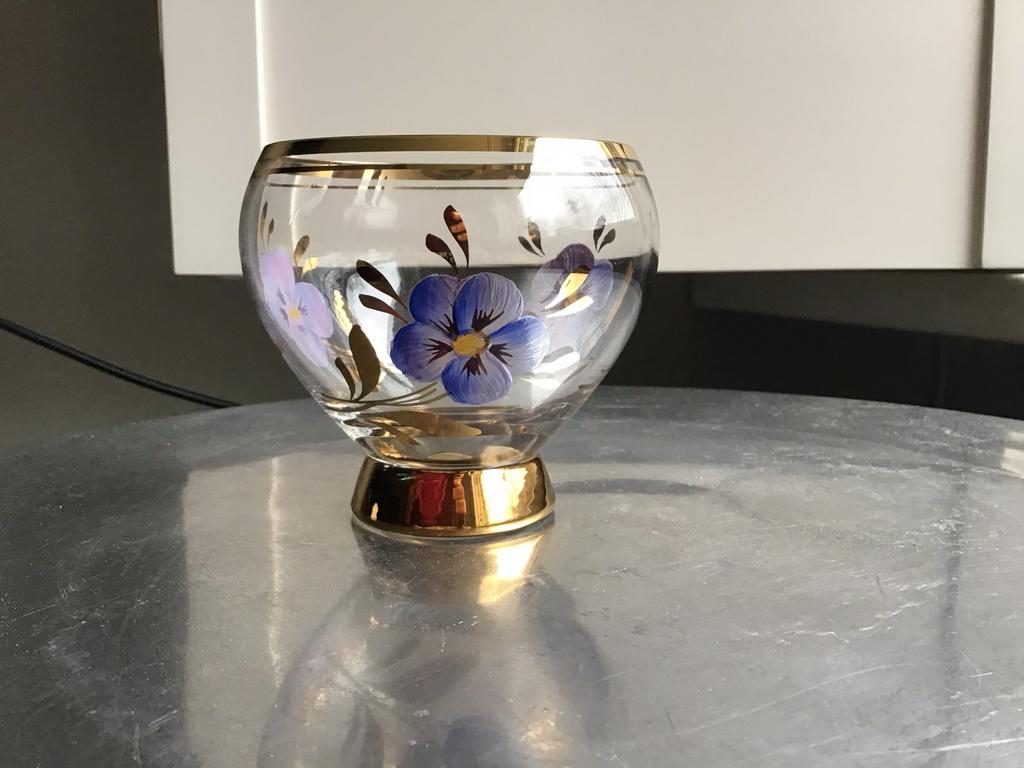 Glas met viooltjes handbeschilderd,glas met bloemen, Antiek en Kunst, Ophalen