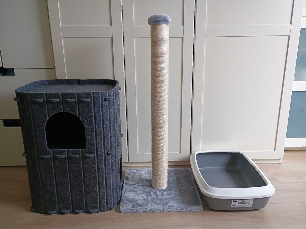 Starterset kat: Kattenhuisje, grote krabpaal en kattenbak, Ophalen, Zo goed als nieuw, Krabpaal