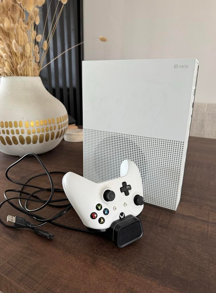 Xbox One S met controller en oplaadstation, Ophalen, Xbox One S, Met 1 controller, 500 GB