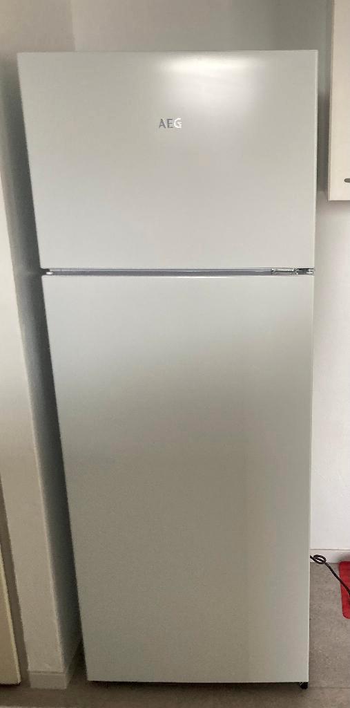koelvrieskast AEG RDB424E1AW 165/41 LTR /143*55*54, Witgoed en Apparatuur, Koelkasten en IJskasten, Zo goed als nieuw, Met vriesvak