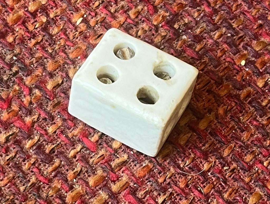 Bodemvondst…Oude Porseleinen Verbindings Blokje, Ophalen of Verzenden