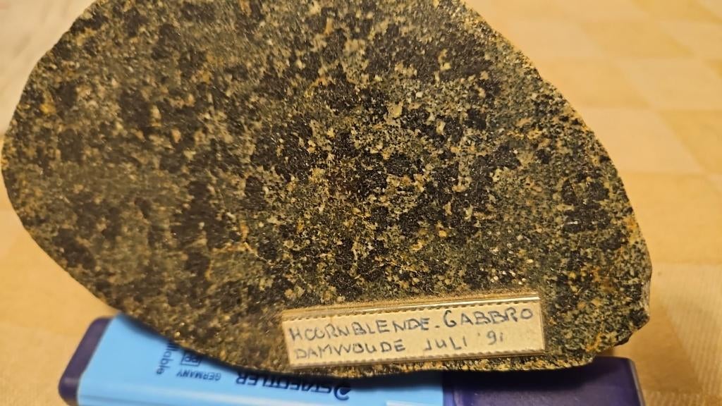 zwerfkei steen geslepen Hoornblende Gabbro zeldzaam, Tuin en Terras, Grind, Keien en Split, Ophalen of Verzenden, Nieuw, Grijs