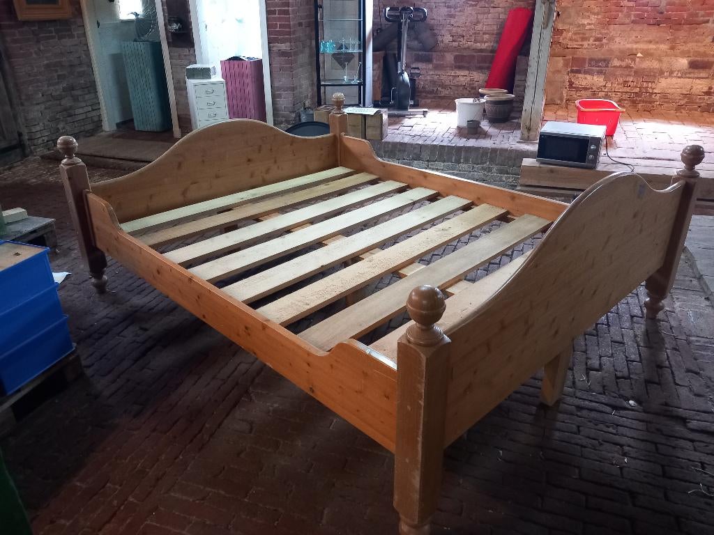 Grenen bed, Ophalen, Gebruikt, Bruin, Tweepersoons