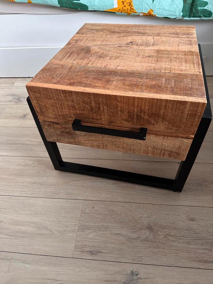Mooie mango bijzet kastje  - ook salontafels beschikbaar!, Huis en Inrichting, Tafels | Bijzettafels, Gebruikt, Vierkant, Minder dan 45 cm
