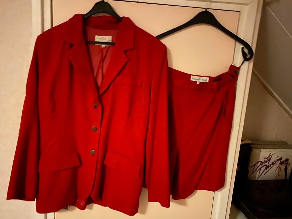 Rode colbert M en rode broek/rok maat 40 Vanilia, Kleding | Dames, Kostuum of Pak, Gedragen, Rood, Ophalen