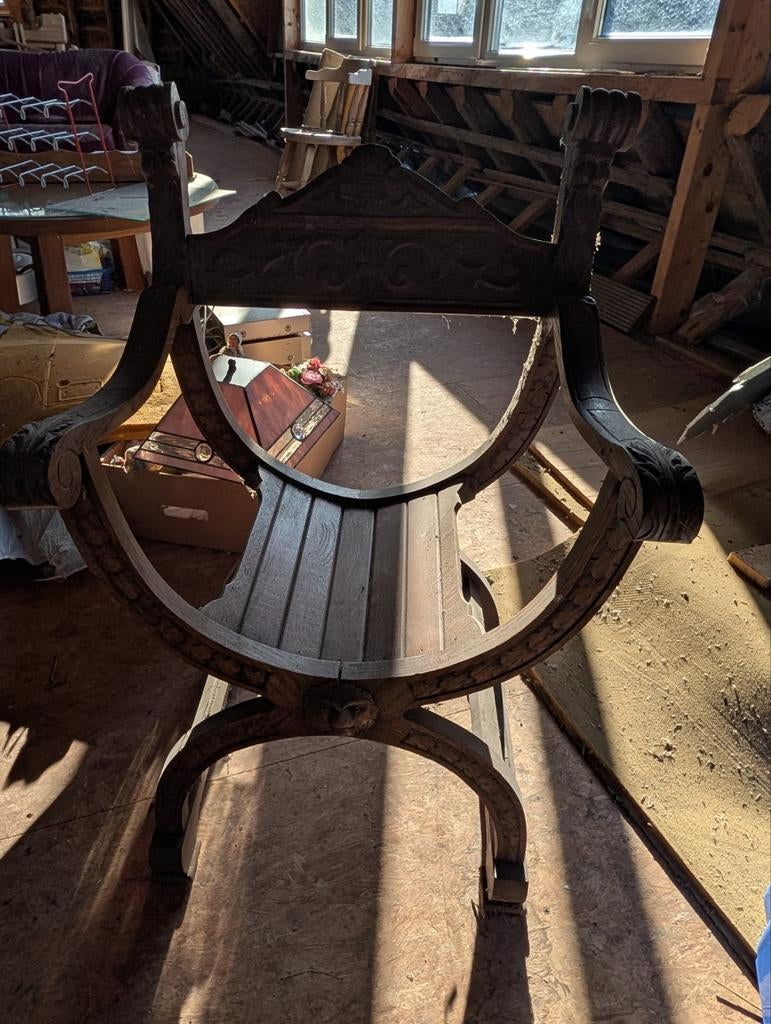 Antieke houten Dagobert stoel met houtsnijwerk, Antiek en Kunst, Ophalen