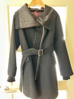 Desigual stijlvolle Zwarte Jas met Rits en Ceintuur maat 44, Ophalen, Gedragen, Maat 42/44 (L), Zwart