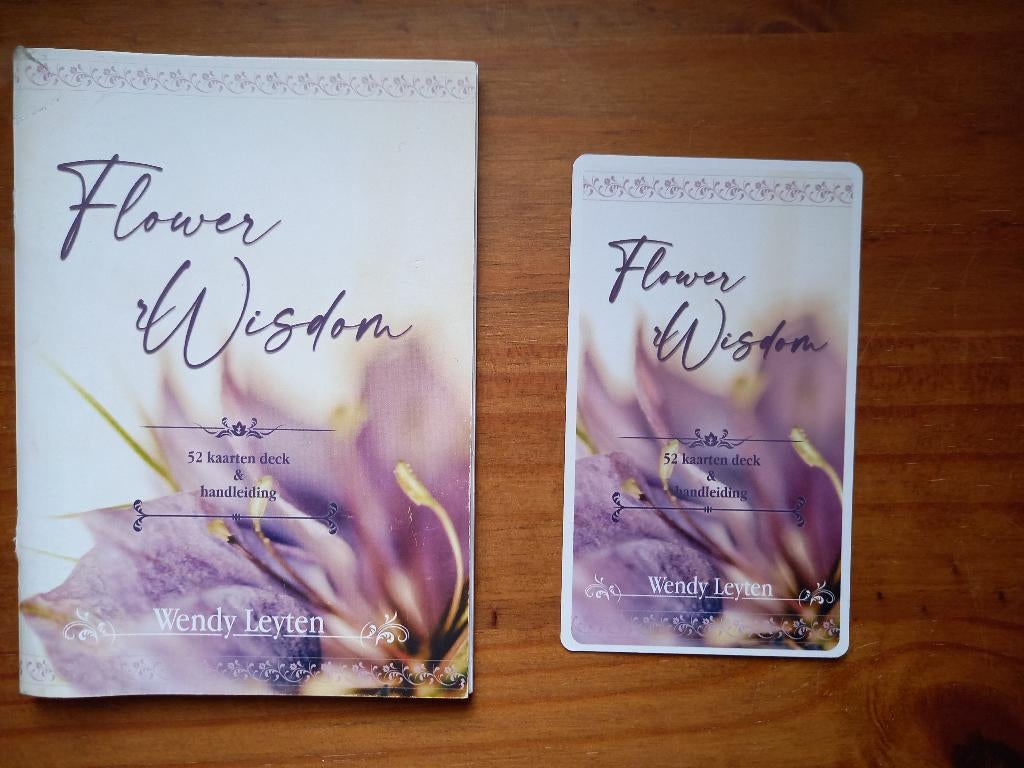 Flower Wisdom Kaarten (Wendy Leyten), Boeken, Ophalen of Verzenden, Zo goed als nieuw, Tarot of Kaarten leggen, Overige typen