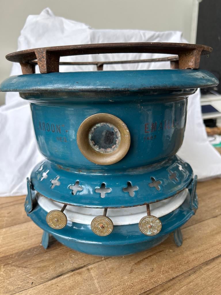 Oude emaille petroleumstel Kroon, Ophalen