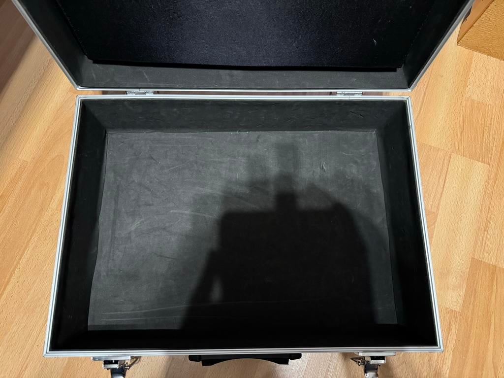 Aluminium koffer met beschermnokjes, Ophalen, Zo goed als nieuw, Overige instrumenten, Flightcase