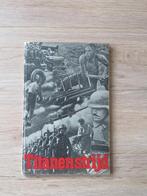 Titanenstrijd 1939-1945 K. van Dijk, Ophalen of Verzenden, Overige onderwerpen, Tweede Wereldoorlog, Gelezen