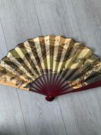 Antieke Chinese handwaaier met gedetailleerde afbeeldingen, Antiek en Kunst, Ophalen of Verzenden