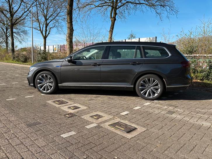 Volkswagen Passat GTE Phev Variant Panoramadak Trekhaak 2021, Auto's, Volkswagen, Particulier, Passat, ABS, Achteruitrijcamera