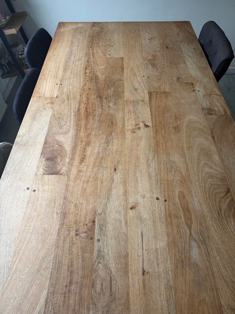 Robuuste houten eettafel met zwart geschilderde onderstel, Huis en Inrichting, Tafels | Eettafels, Gebruikt, 100 tot 150 cm, Ophalen of Verzenden