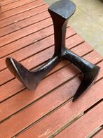 Schoenmakersaambeeld, Ophalen