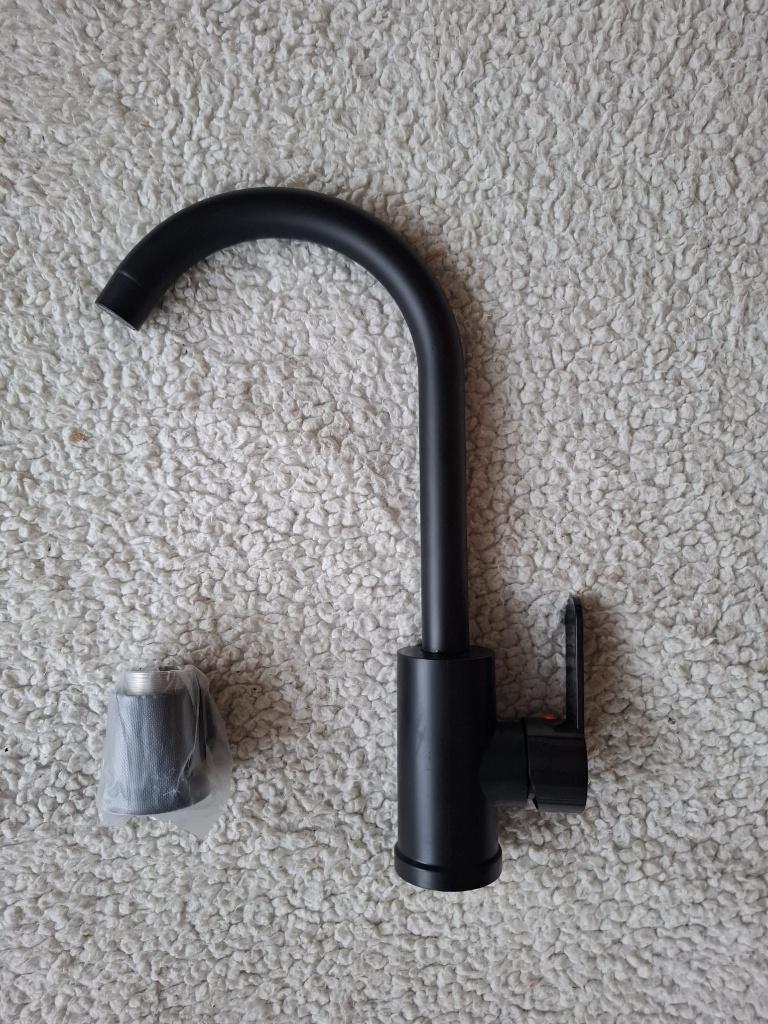 Gloednieuwe hoge kraan wastafel of keuken ZWART RVS, Doe-het-zelf en Verbouw, Sanitair, Ophalen of Verzenden, Nieuw, Rvs, Kraan