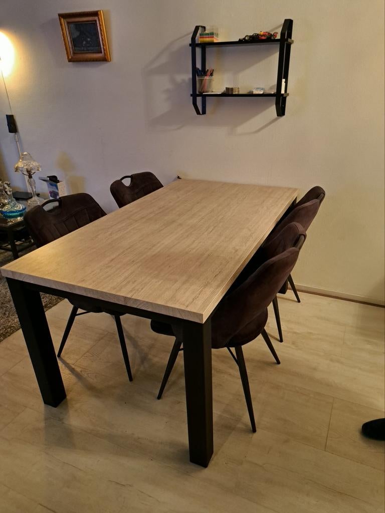 Eethoek met tafel en 4 kuipstoelen, Ophalen