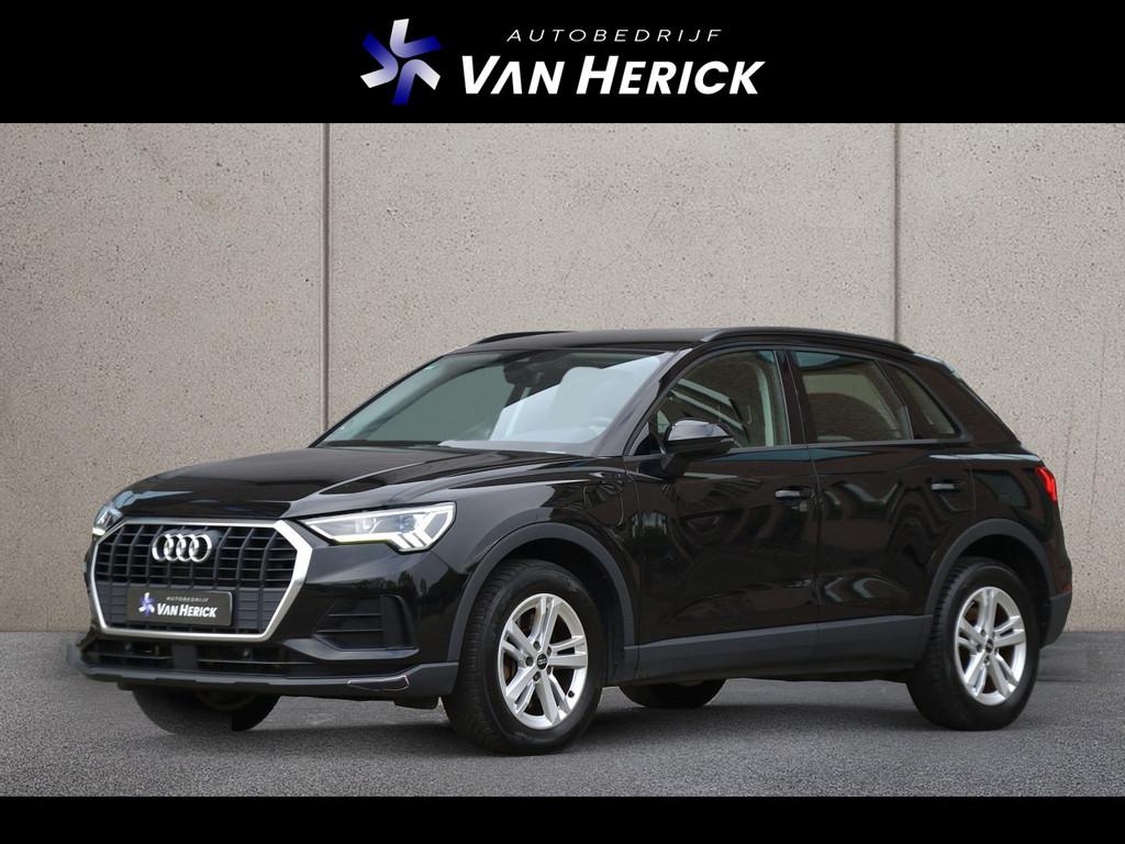 Audi Q3 45 TFSI e edition | ACC | Stoelverwarming | Full LED, Auto's, Stof, Gebruikt, Zwart, 4 cilinders