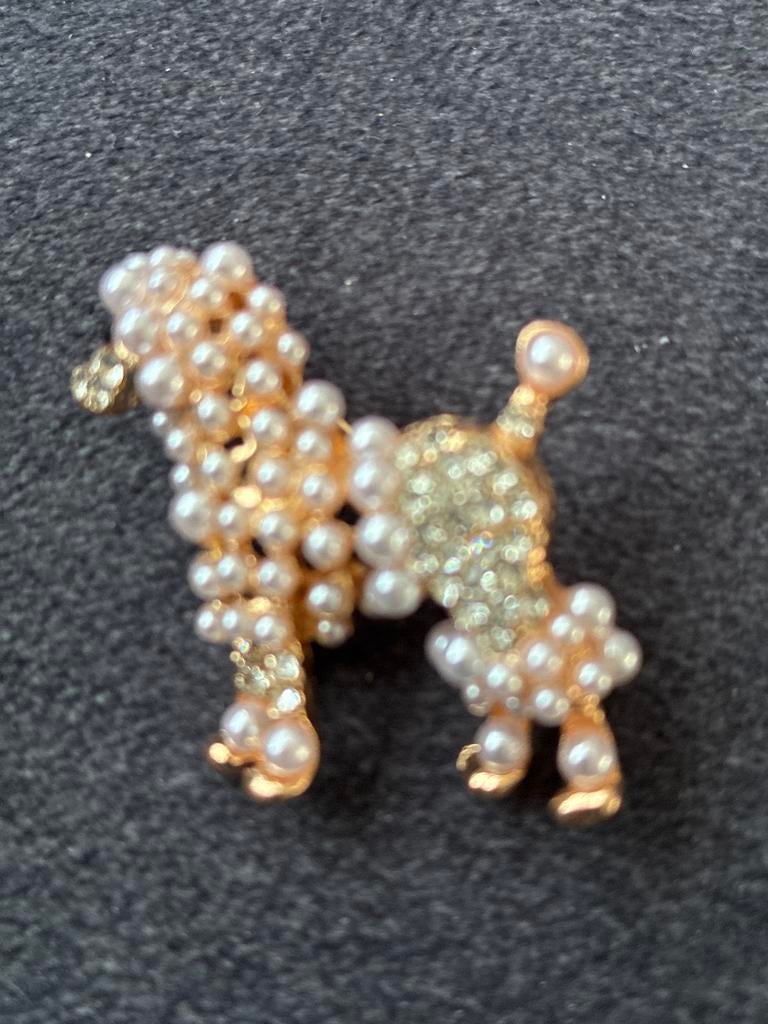 Elegante Poedel Broche met Parels en Strass, Sieraden, Tassen en Uiterlijk, Overige materialen, 4 tot 7 cm, Ophalen of Verzenden